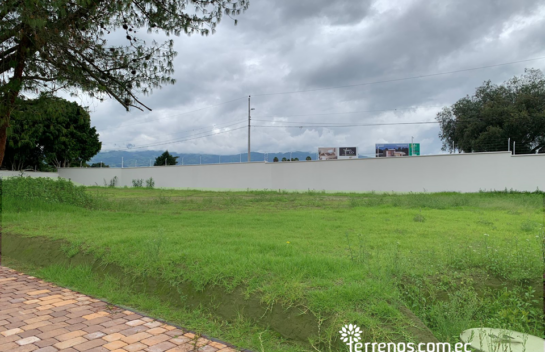 Terrenos de venta en exclusiva urbanización Mindala en Puembo