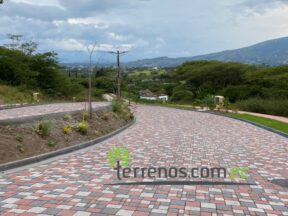 Terreno de venta en Tumbaco de 1.017m2 Urb. de lujo, sector Collaquí