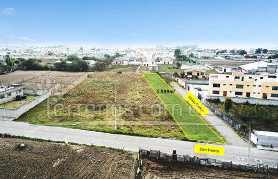 Terreno esquinero de venta en Llano Grande 1.539 m² sector Calderón
