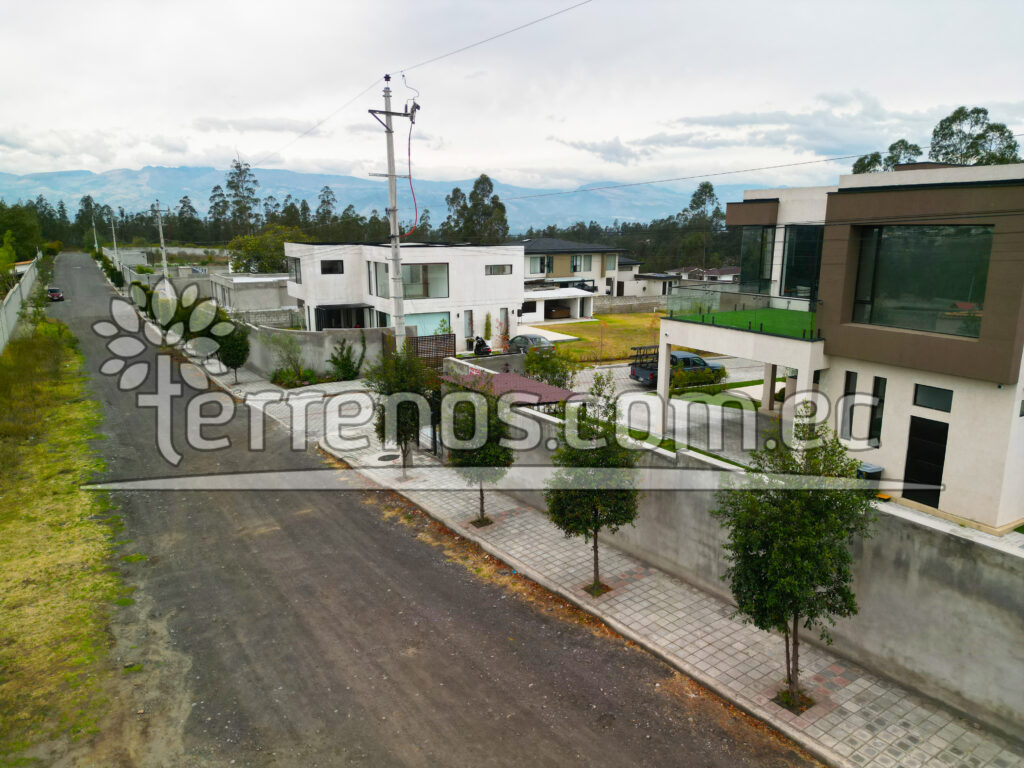 Vista adicional de terreno en venta en Pichincha