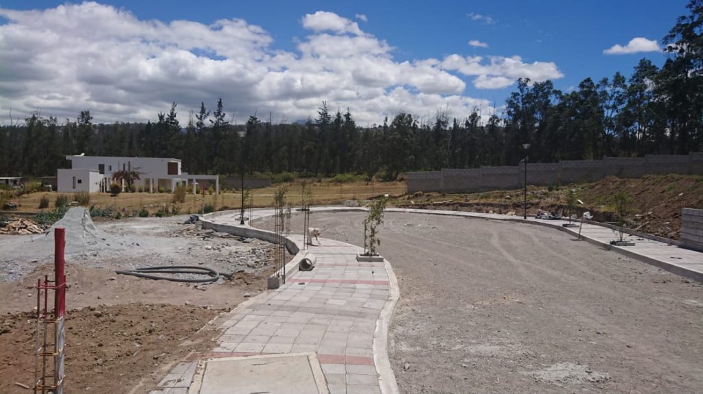 Vista adicional de terreno en venta en LLano Chico, Quito, Pichincha
