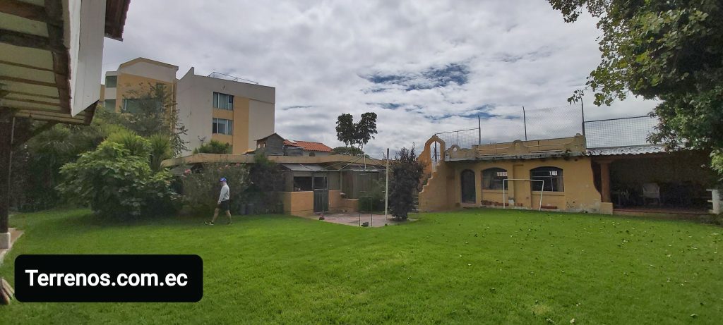 Vista adicional de terreno en venta en Rumipamba, Quito, Pichincha