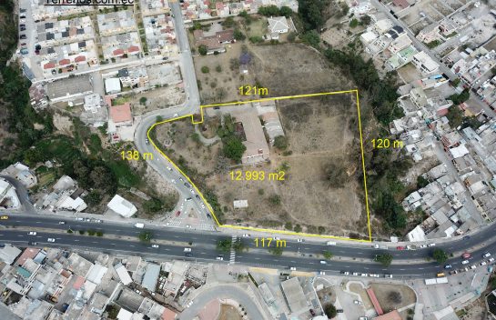 Terreno de venta, 12.993 m2 Pomasqui, vía principal (RU1) (M)