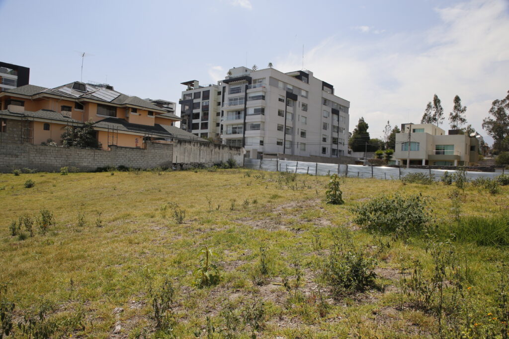 Vista adicional de terreno en venta en Monteserrin, Quito, Pichincha