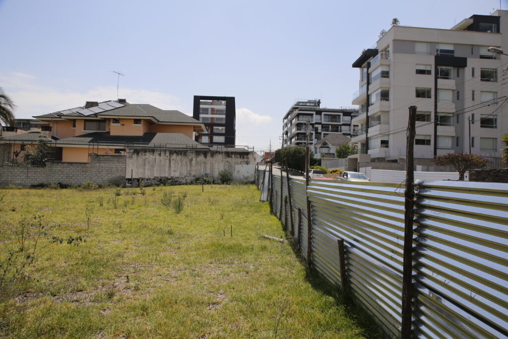 Vista adicional de terreno en venta en Monteserrin, Quito, Pichincha