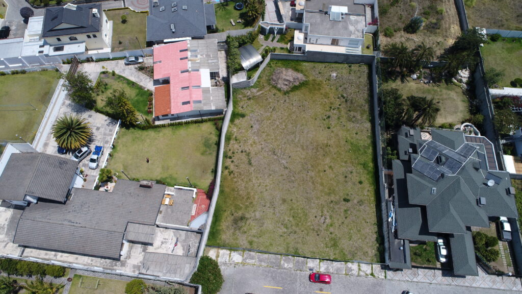 Vista adicional de terreno en venta en Monteserrin, Quito, Pichincha