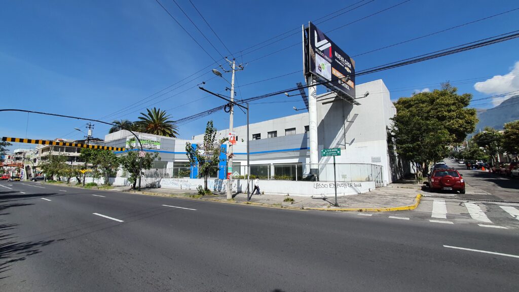 Vista adicional de terreno en venta en La Pradera, Quito, Pichincha