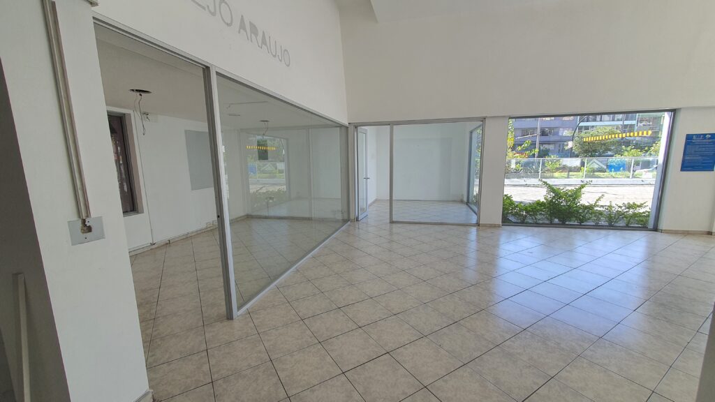 Vista adicional de terreno en venta en La Pradera, Quito, Pichincha