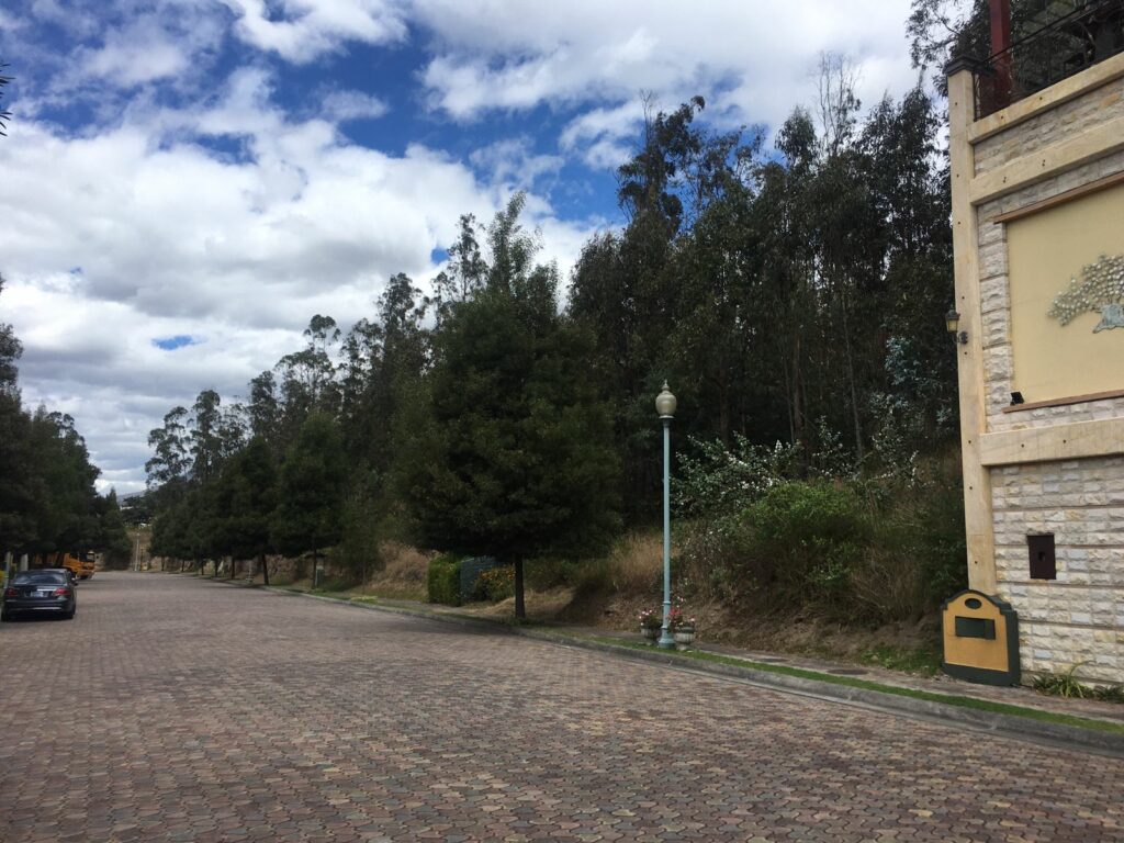 Vista adicional de terreno en venta en Cumbayá, Quito, Pichincha
