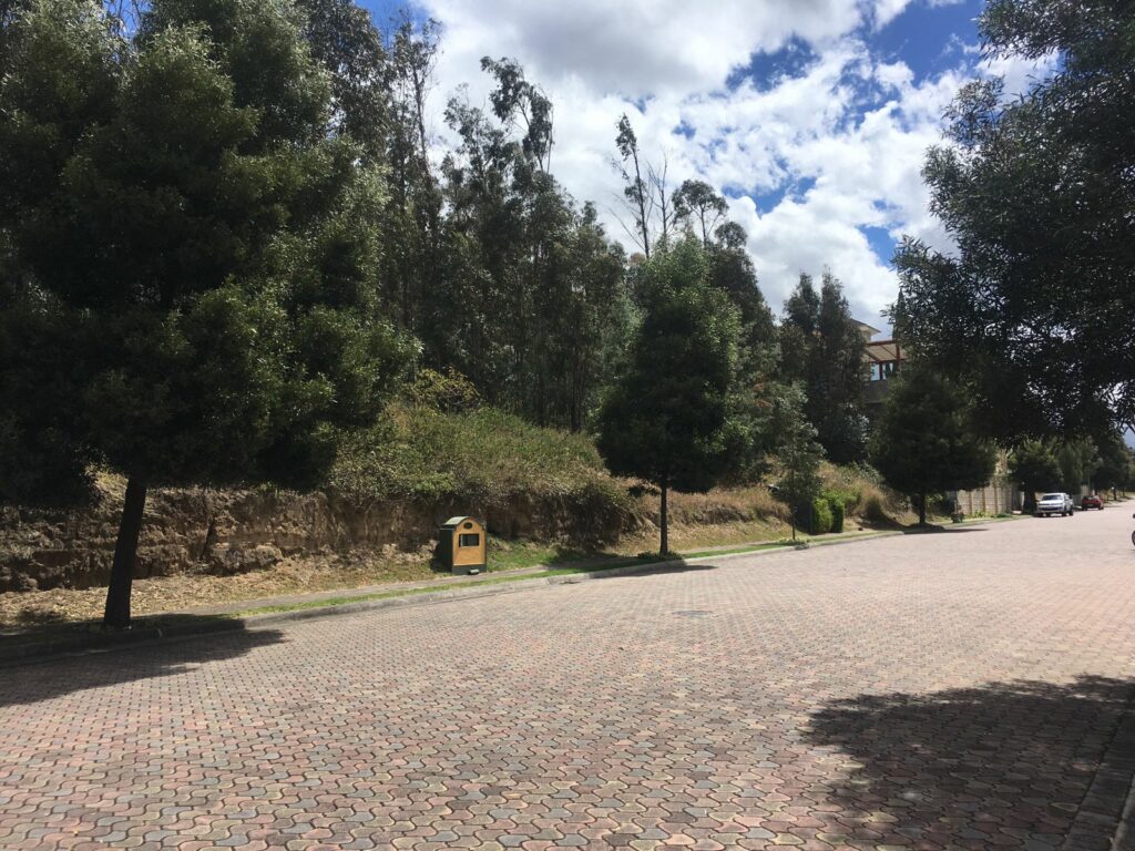 Vista adicional de terreno en venta en Cumbayá, Quito, Pichincha