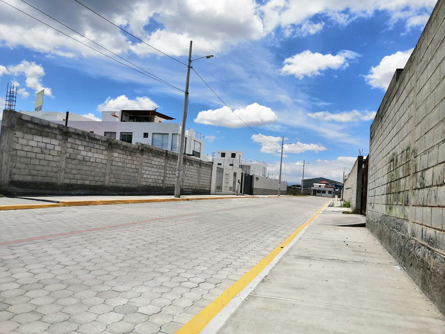 Vista adicional de terreno en venta en LLano Grande, Quito, Pichincha