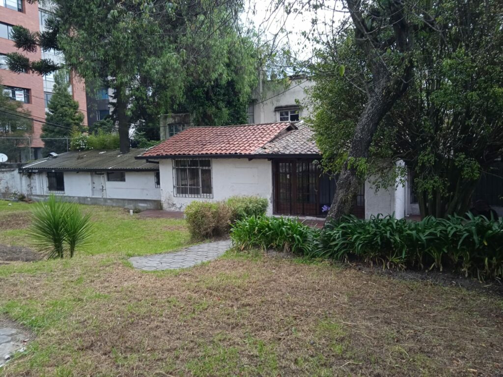 Vista adicional de terreno en venta en La Floresta, Quito, Pichincha