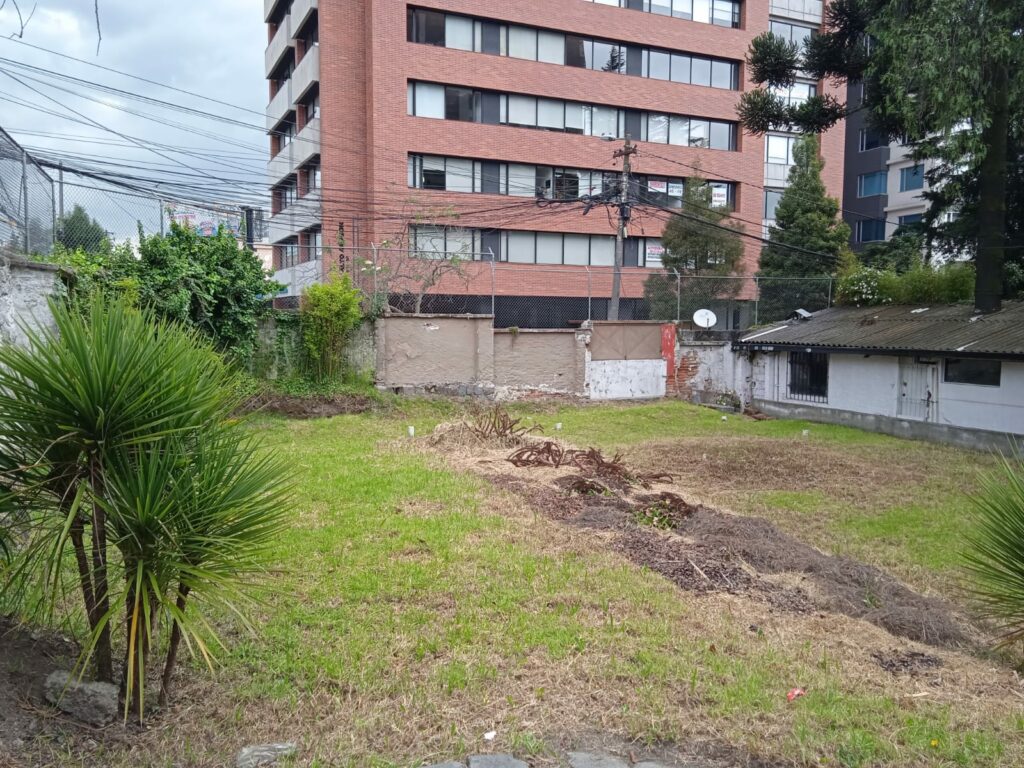 Vista adicional de terreno en venta en La Floresta, Quito, Pichincha