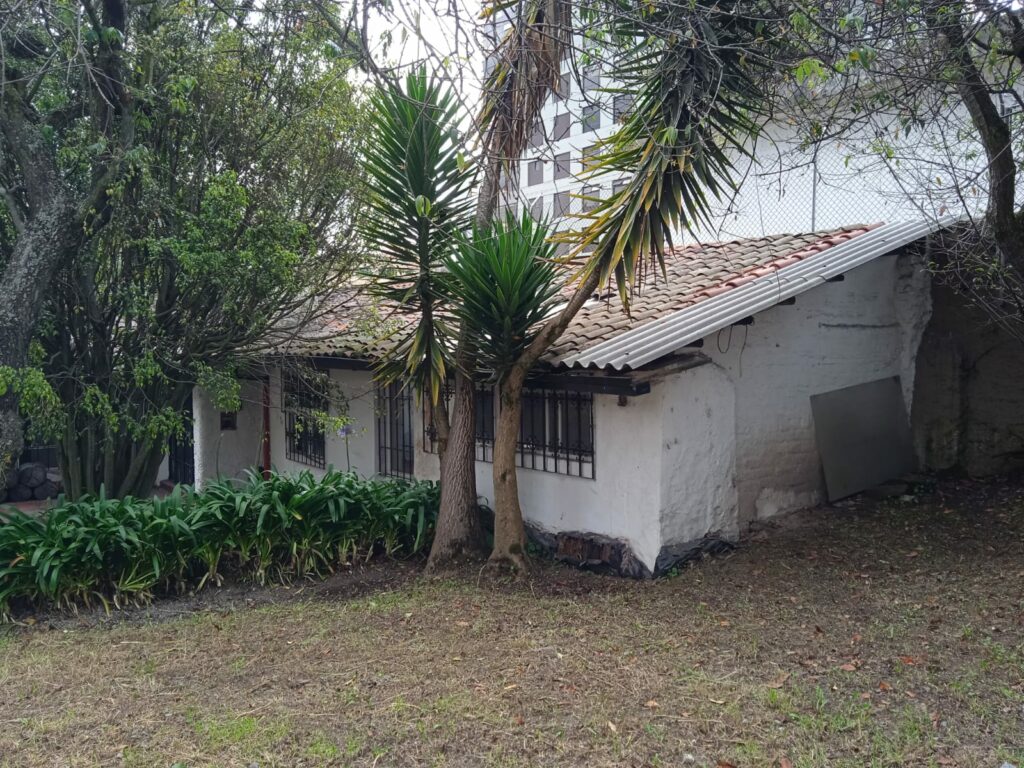 Vista adicional de terreno en venta en La Floresta, Quito, Pichincha