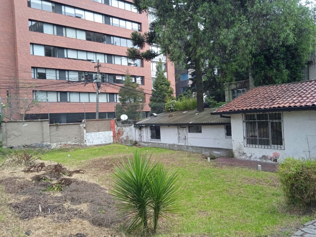 Vista adicional de terreno en venta en La Floresta, Quito, Pichincha