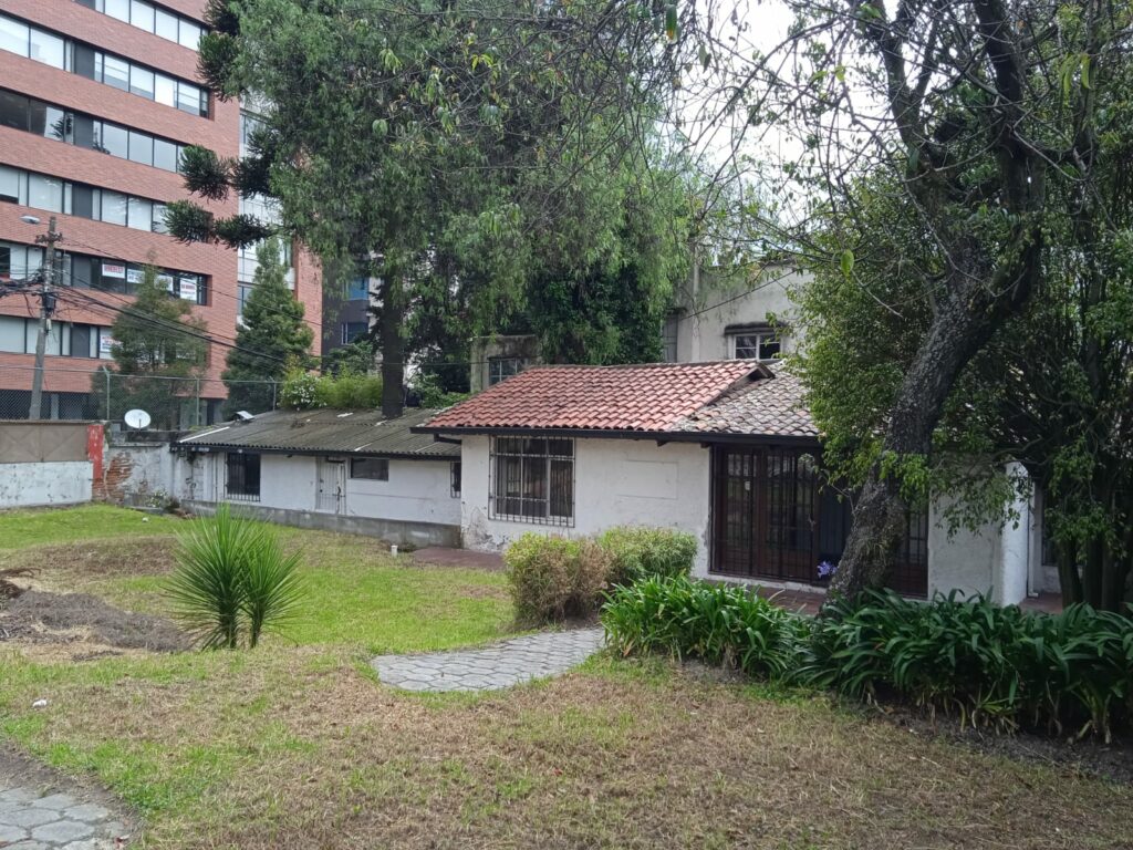 Vista adicional de terreno en venta en La Floresta, Quito, Pichincha