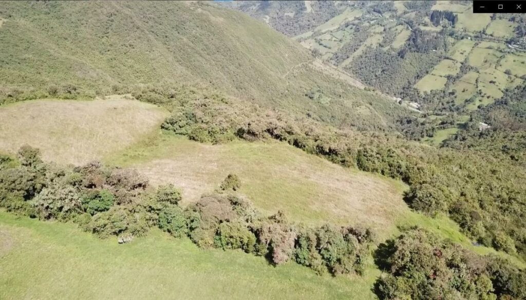 Vista adicional de terreno en venta en Quito, Pichincha