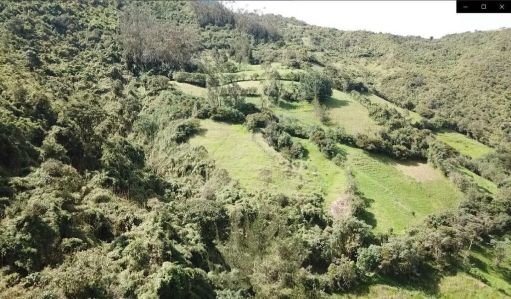 Vista adicional de terreno en venta en Quito, Pichincha