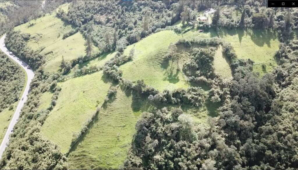 Vista adicional de terreno en venta en Quito, Pichincha