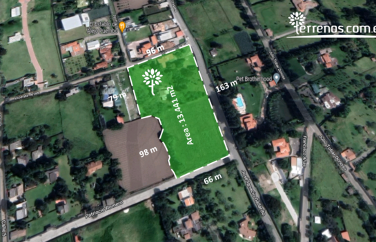 Terreno de venta en Puembo 13.441 m2, plano con tres amplios frentes.