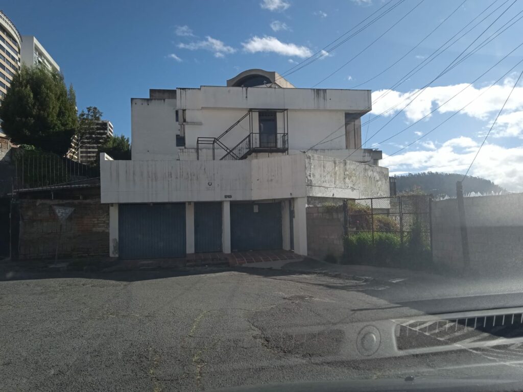 Vista adicional de terreno en venta en González Suárez, Quito, Pichincha