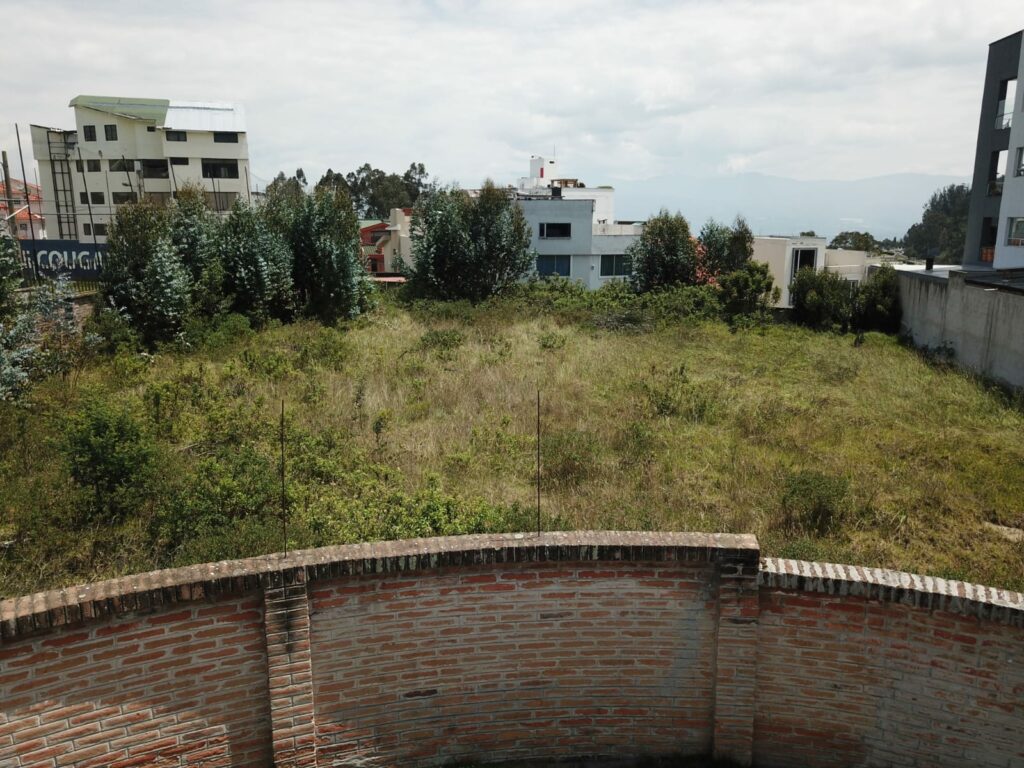 Vista adicional de terreno en venta en Quito, Pichincha
