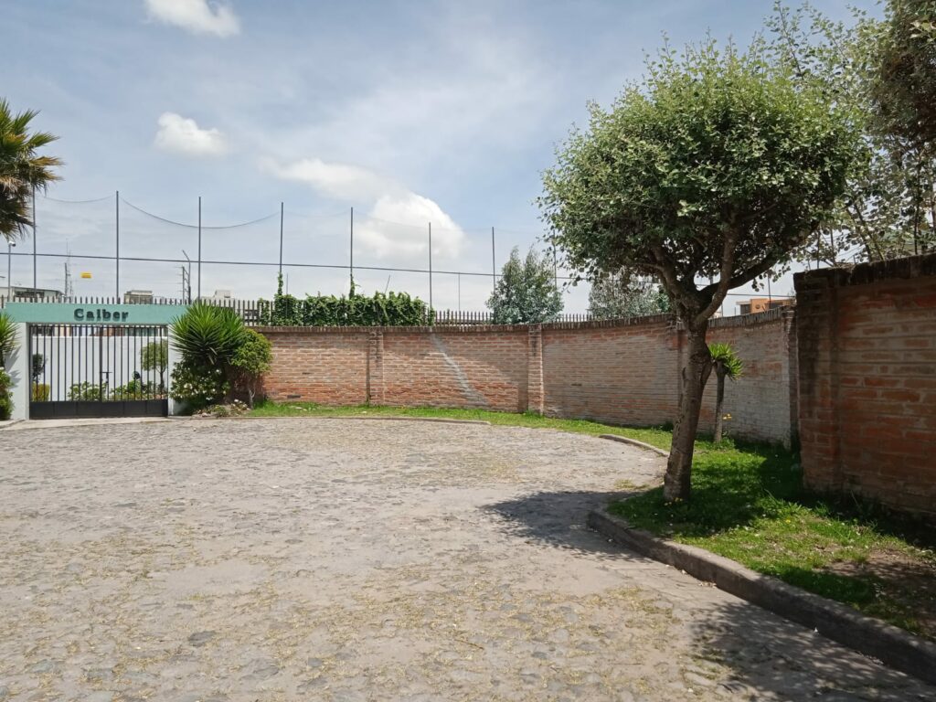 Vista adicional de terreno en venta en Quito, Pichincha