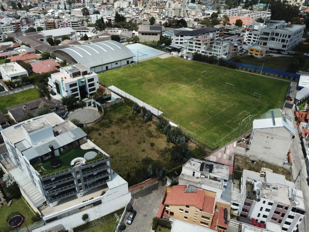 Vista adicional de terreno en venta en Quito, Pichincha
