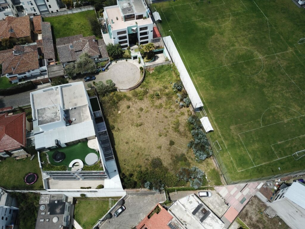Vista adicional de terreno en venta en Quito, Pichincha