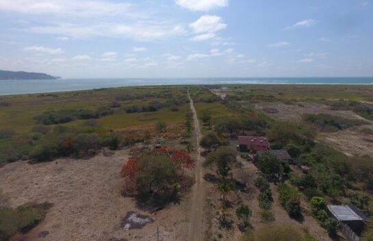 Terreno de Venta en Punta Napo 400 m2 en Punta Napo Frente a Bahía de Caráquez