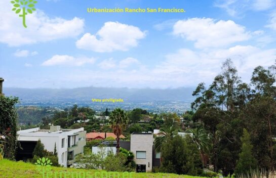 Venta de terreno 1.022 m2 Urbanización Rancho San Francisco, Cumbayá.